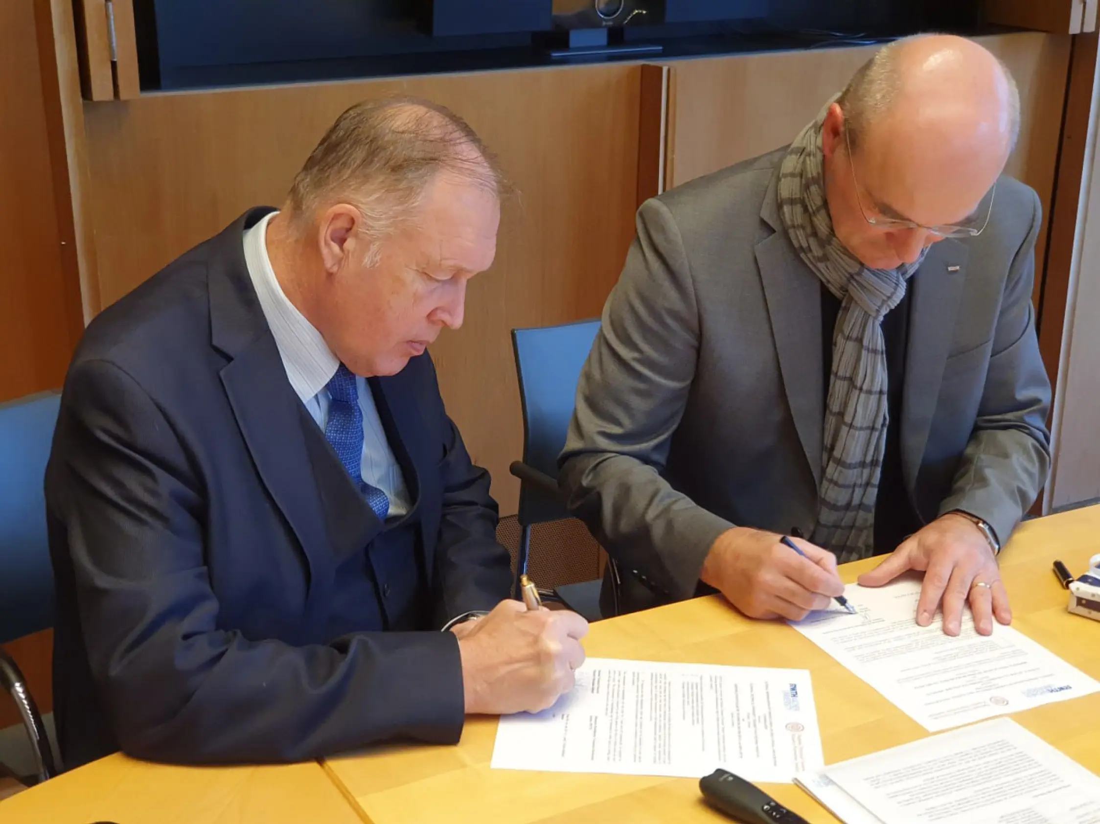 Rector of NTU KhPI Yevgen Sokol signs a cooperation agreement with a representative of RWTH Aachen University